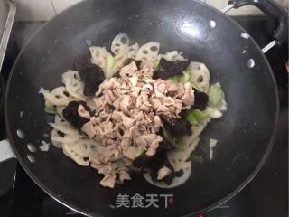 Stir-fried Sliced Pork with Lotus Root recipe