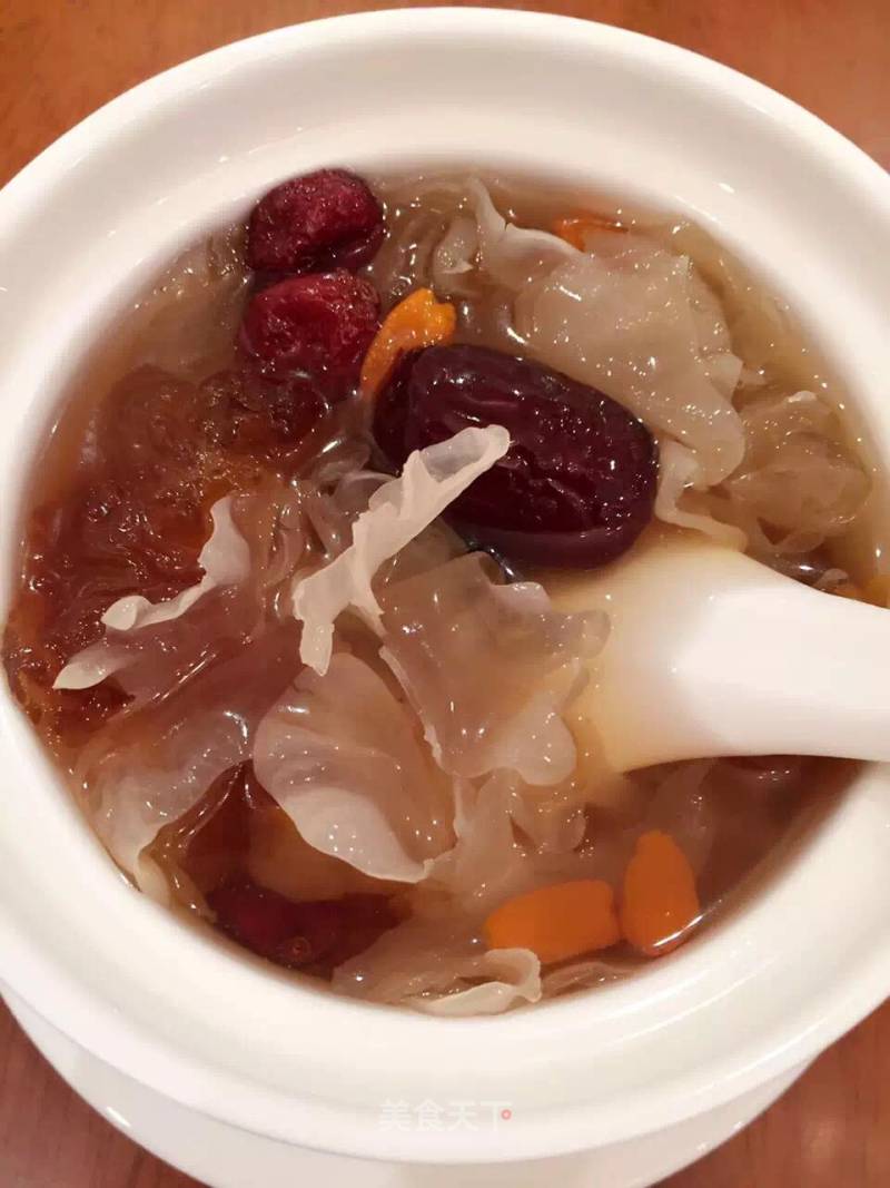 Peach Gum and Tremella Soup recipe