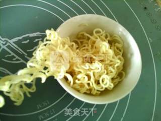 Instant Noodles with Bird's Nest Egg recipe