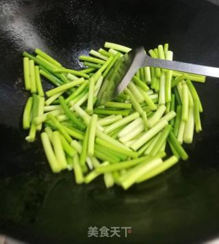 Stir-fried Pork with Garlic Moss recipe
