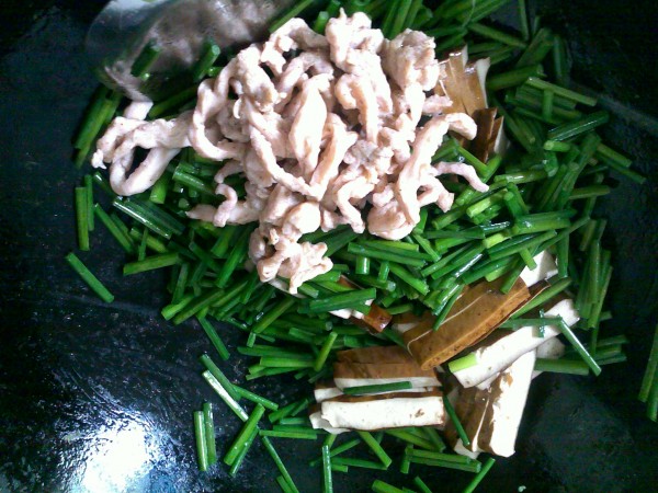 Stir-fried Chives with Dried Tofu recipe