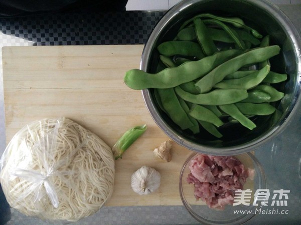 Braised Noodles with Beans recipe