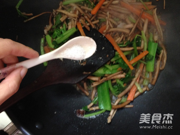 Stir-fried Tea Tree Mushroom recipe