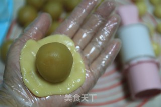 Mooncake with Lotus Seed Paste and Egg Yolk recipe