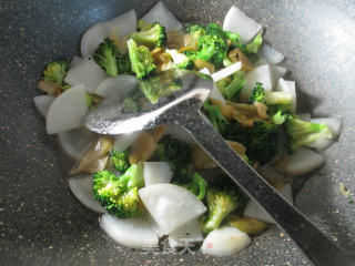 Fried Mustard with Broccoli and Radish recipe