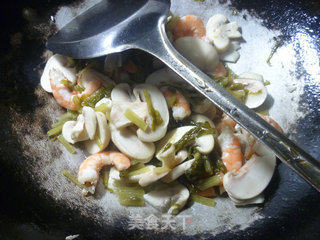 Fried Mushrooms with Shrimp and Pickled Vegetables recipe