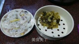 Stir-fried Cuttlefish with Pickles recipe