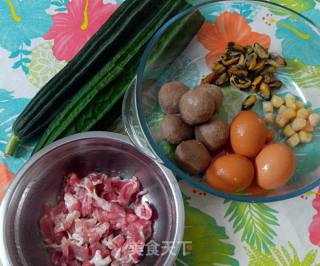 Baby's Dinner-shantou Beef Ball and Loofah Soup Rice recipe