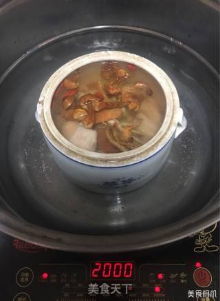 Braised Matsutake with Spare Ribs and Crab Soup recipe