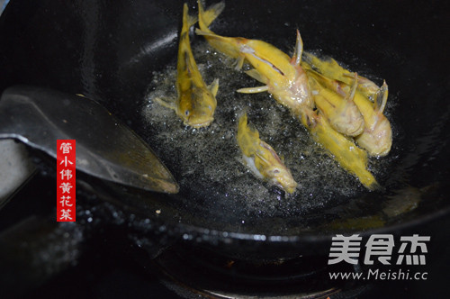 Yellow Spine Fish Boiled Day Lily Soup recipe