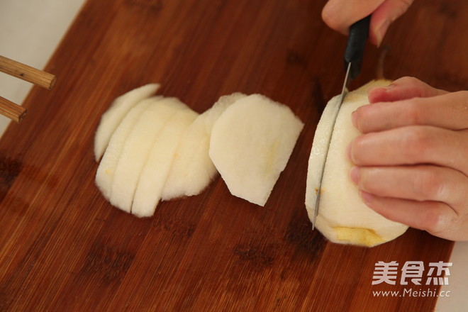 Autumn Nourishing Yin-tremella and Snow Pear Soup recipe