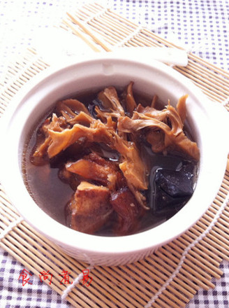 Lingzhi Maitake Mushroom Spare Rib Soup