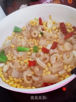 Stir-fried Pork Rind with Soybeans recipe