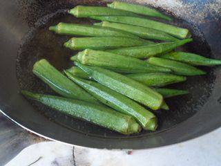 Good Ingredients for Nourishing Kidney-fried Pork with Okra recipe