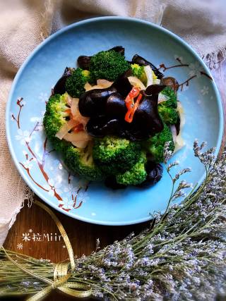 Broccoli with Fungus recipe