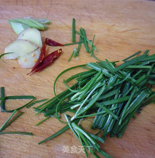 Stir-fried River Prawns with Leek recipe