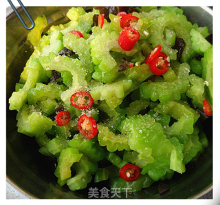Fungus Mixed with Bitter Gourd recipe