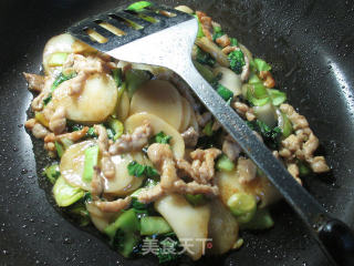 Stir-fried Rice Cake with Lean Pork and Vegetables recipe