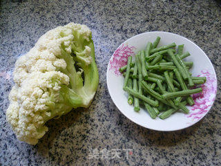 Stir-fried Cauliflower with Bean and Mid-wing recipe