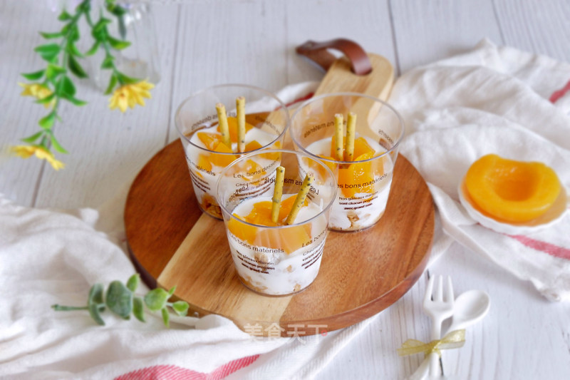 Yellow Peach Yogurt Oatmeal Cup
