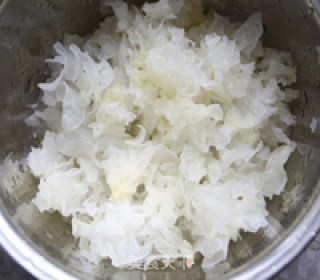 Rock Sugar Mung Bean Tremella Soup recipe