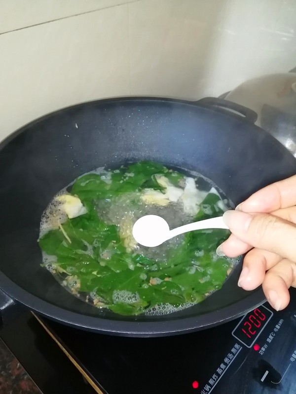 Simple and Delicious~~ Egg Noodle Soup with Wolfberry Leaf recipe