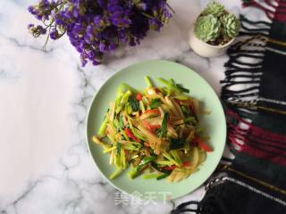 Stir-fried Celery with Shredded Radish recipe