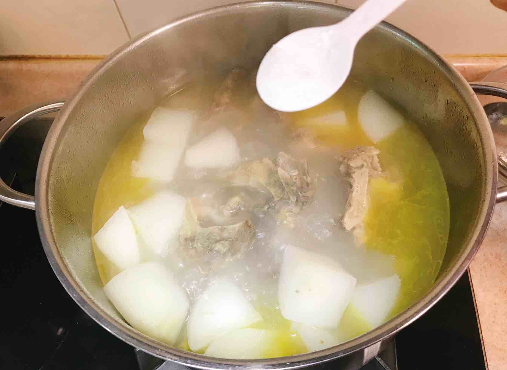 Stewed Radish with Oxtail Bones recipe