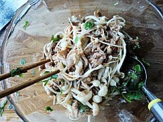 【flying Birds and Animals】---fatted Beef with Enoki Mushroom recipe