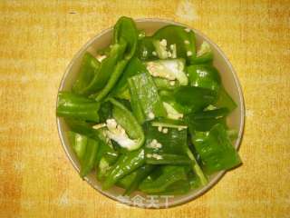 Stir-fried Pork Skin with Chili recipe