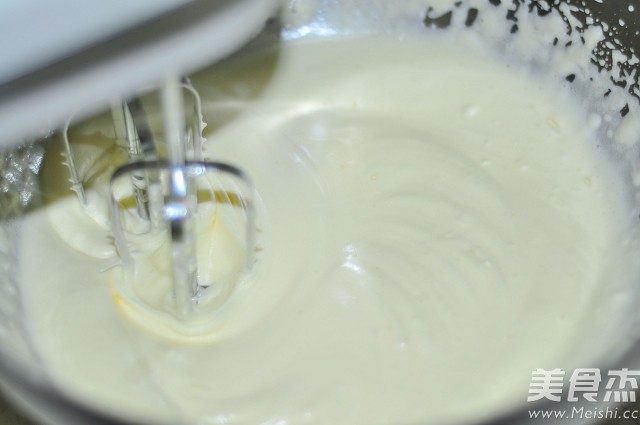 Sponge Cake Muffins with Sour Cream recipe