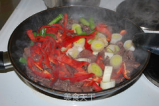 Stir-fried Elk Meat with Red Pepper and Green Onion recipe