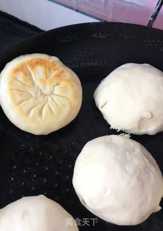 Beef and Celery Fried Bun recipe