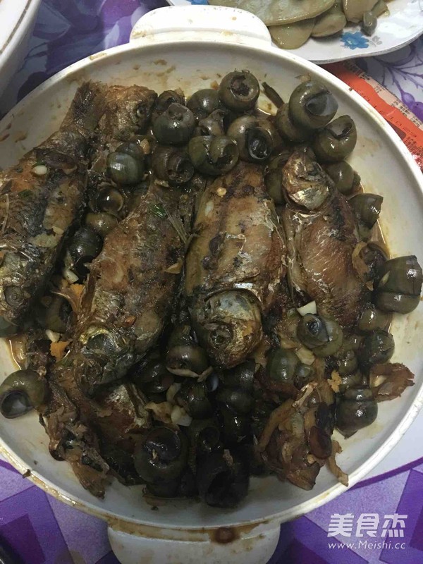 Grilled Crucian Carp with Escargot recipe