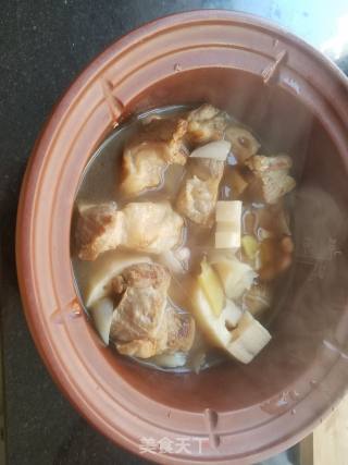 Stewed Pork Ribs with Lotus Root and Peanuts recipe