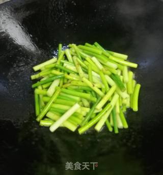 Stir-fried Pork with Garlic Moss recipe