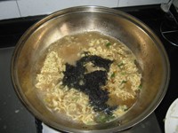 Nutritious Instant Noodles with Seaweed recipe