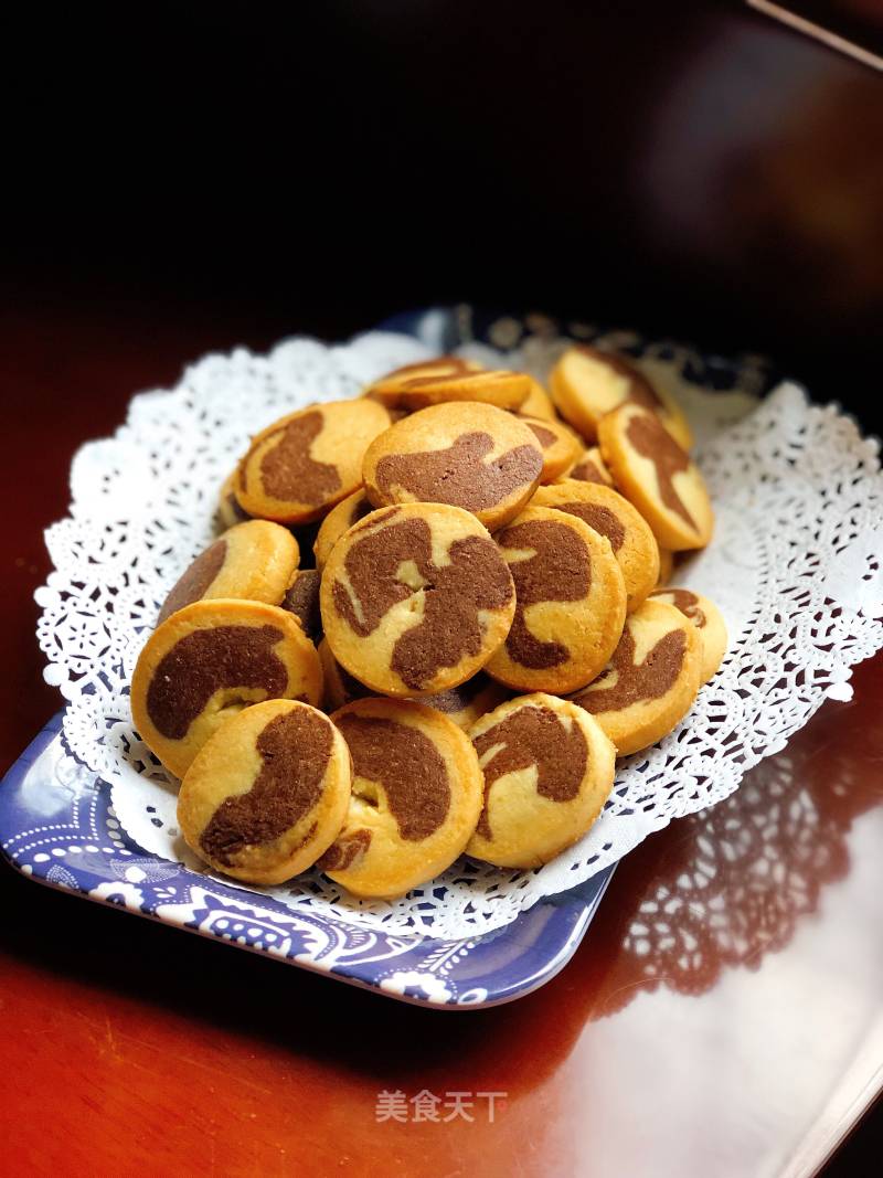 Crispy and Delicious-two-color Cookies recipe