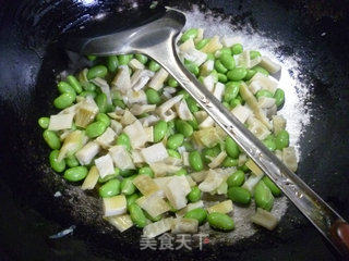 Stir-fried Lamb Tail Bamboo Shoots with Edamame recipe