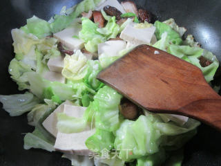 Stir-fried Thousand Page Tofu with Mushrooms and Cabbage recipe