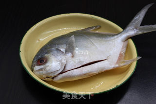 Steamed Golden Pomfret with Chopped Pepper recipe