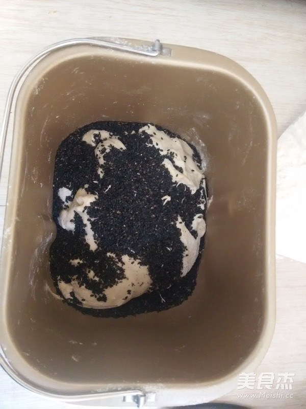 Black Sesame Bread Roll recipe