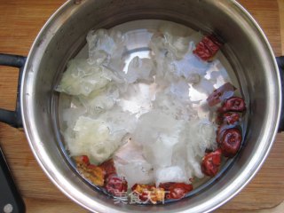 Nourishing Blood and Moisturizing-red Dates and Egg Sweet Soup recipe