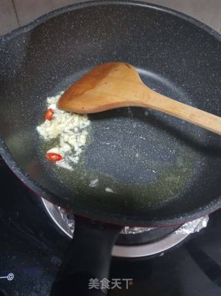Stir-fried Melon Seedlings with Garlic recipe