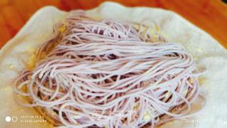 Purple Cabbage Noodles with Tomato and Mushroom Sour Soup recipe