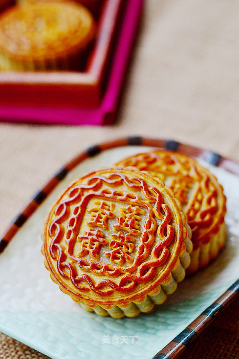 Private Recipes are Open-cantonese-style Lotus Paste Egg Yolk Mooncakes recipe