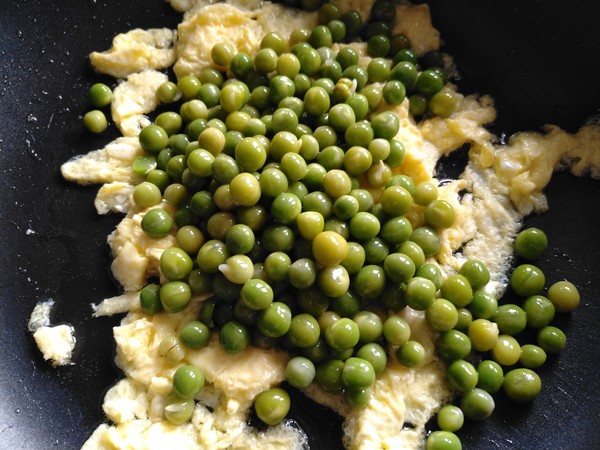 Scrambled Eggs with Peas recipe