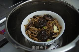 Shredded Chicken Drumsticks with Mushroom and Bamboo Shoots recipe