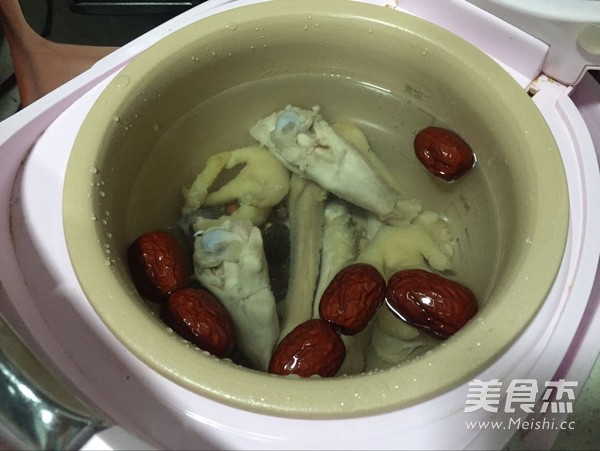 Longan and Gorgon Chicken Feet Soup recipe