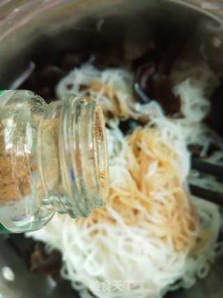 Fungus Mixed with Vermicelli recipe